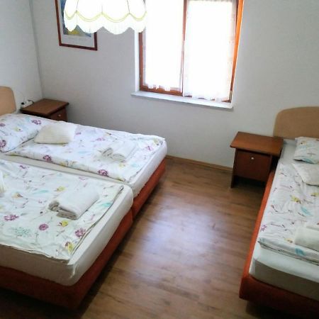 Apartmaji, Sobe - Obzidje Hotel ไพราน ภายนอก รูปภาพ
