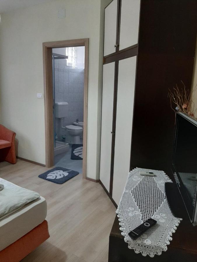 Apartmaji, Sobe - Obzidje Hotel ไพราน ภายนอก รูปภาพ