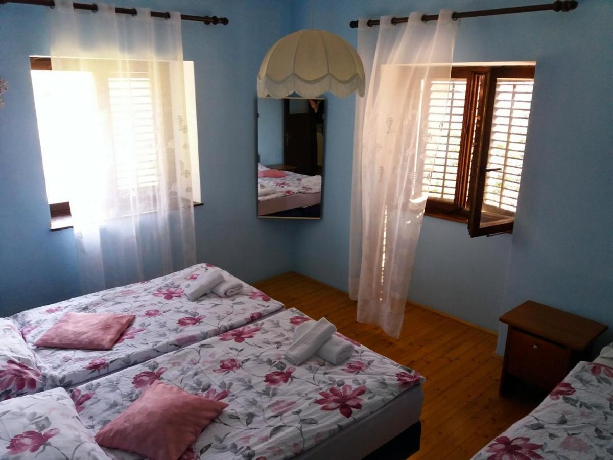 Apartmaji, Sobe - Obzidje Hotel ไพราน ภายนอก รูปภาพ